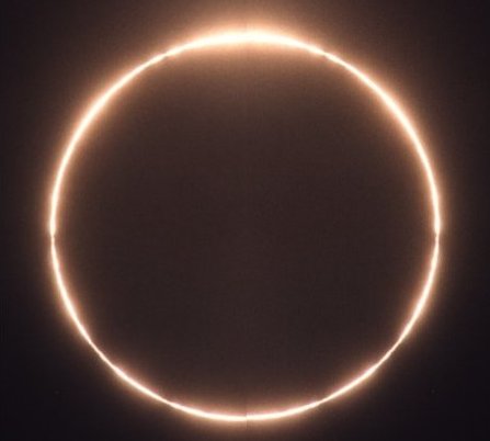 La Luna es artificial Luna-eclipse
